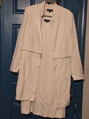 Longline White Open-Front Blazer with Silver Zipper Accents
